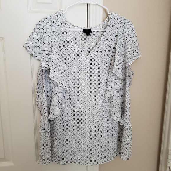 SHORT SLEEVE BLOUSE | WHITE + BLACK - Picture 1 of 3